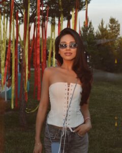 Julia - Gallery Image 25